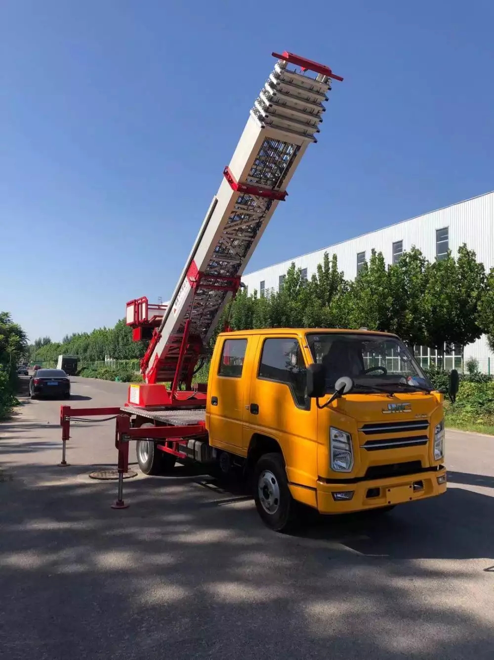 临高附近的云梯车出租服务：轻松解决高空作业需求