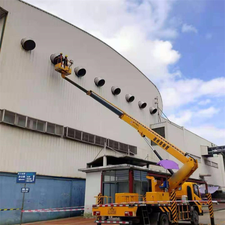 临高高空作业车出租服务：专业广告牌安装解决方案