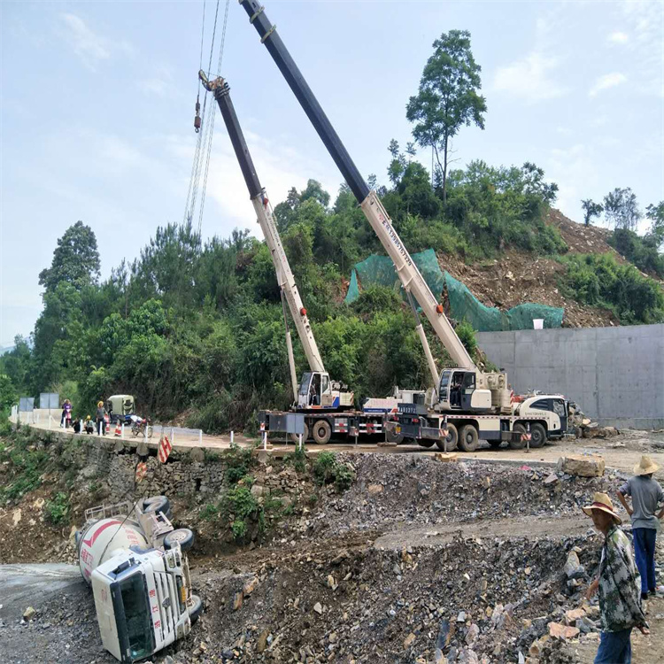 临高汽车掉沟里叫吊车救援要多少钱