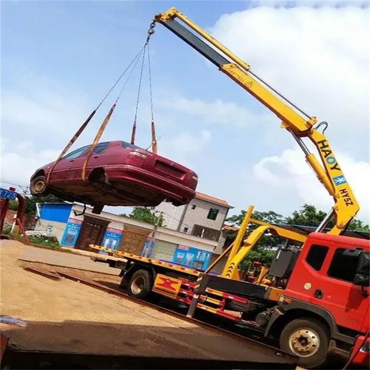 临高吊车吊汽车的正确方法